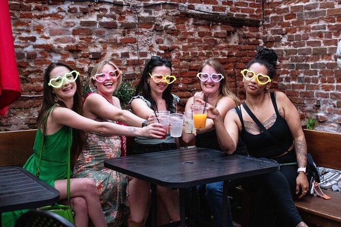 San Francisco: Ghosts, Boos and Booze Haunted Pub Crawl - San Francisco after dark, with a glass in hand