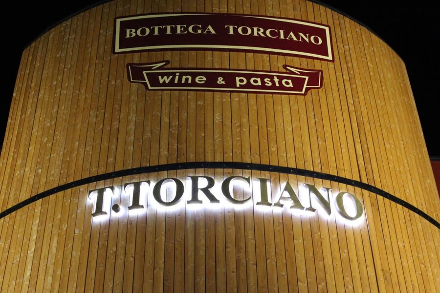 San Gimignano: 2-Hour Wine & Gourmet Tasting with Drinks - The setting at Bottega Torciano