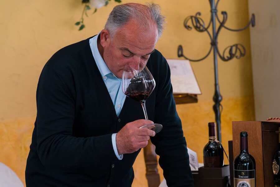 San Gimignano: 2-Hour Wine & Gourmet Tasting with Drinks - Arrival and service: what to watch for