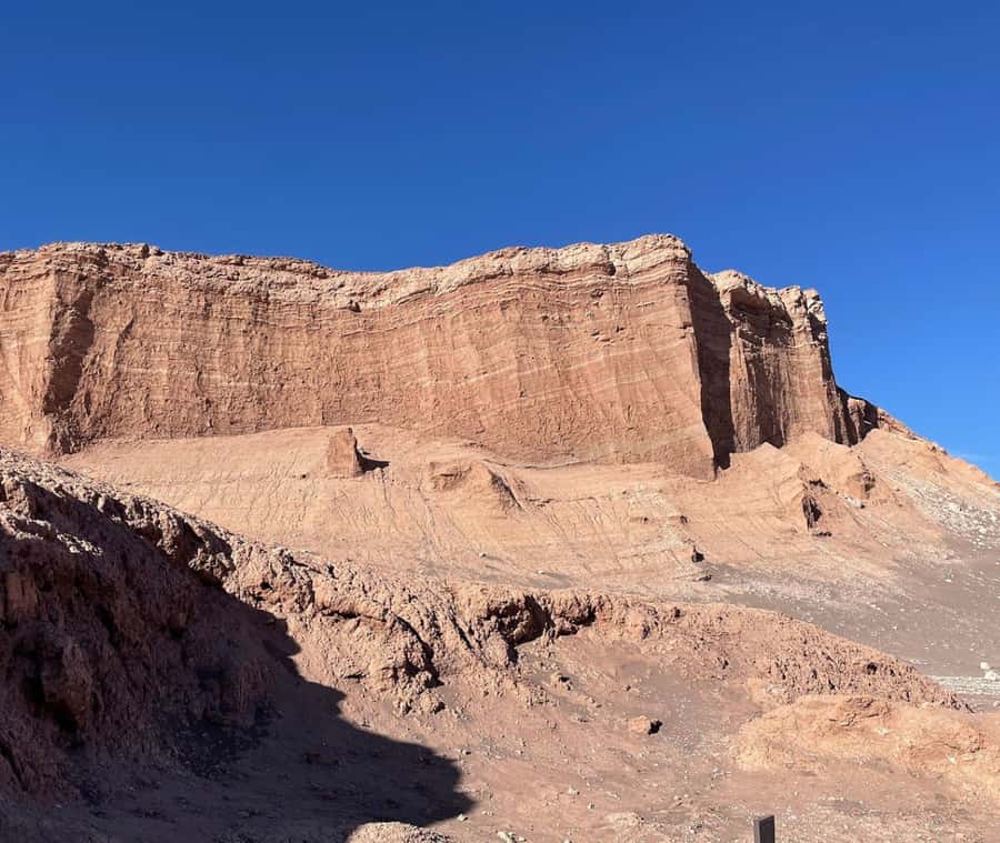 San Pedro de Atacama Tour Guiado Valle de la Luna & Cocktail - Climbing Gran Duna in the full desert sun