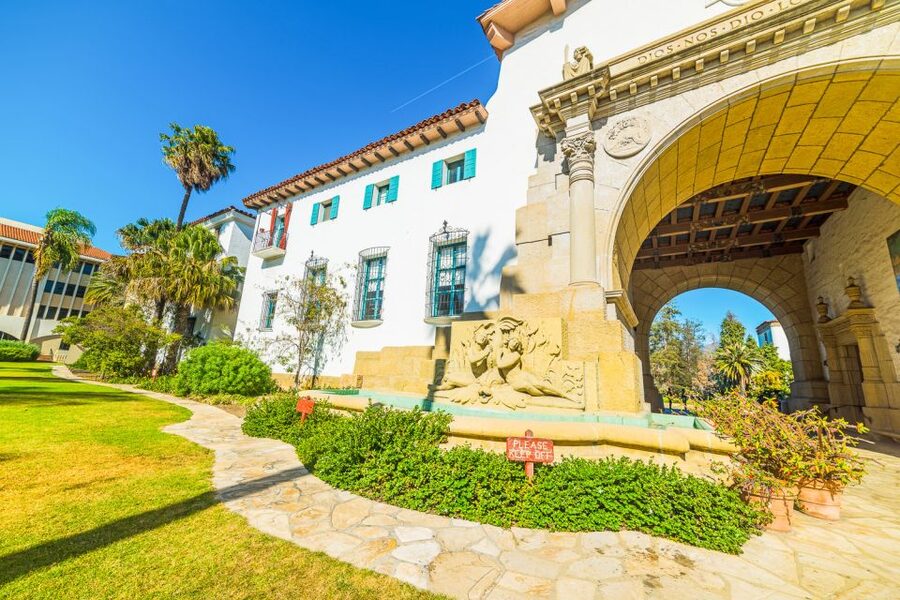 Santa Barbara: 3-Hour Cocktail and History Walking Tour - State Street and the Presidio District on foot
