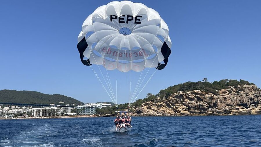 Santa Eulària des Riu: Parasailing Boat Cruise with Drinks - The boat ride along Es Canar