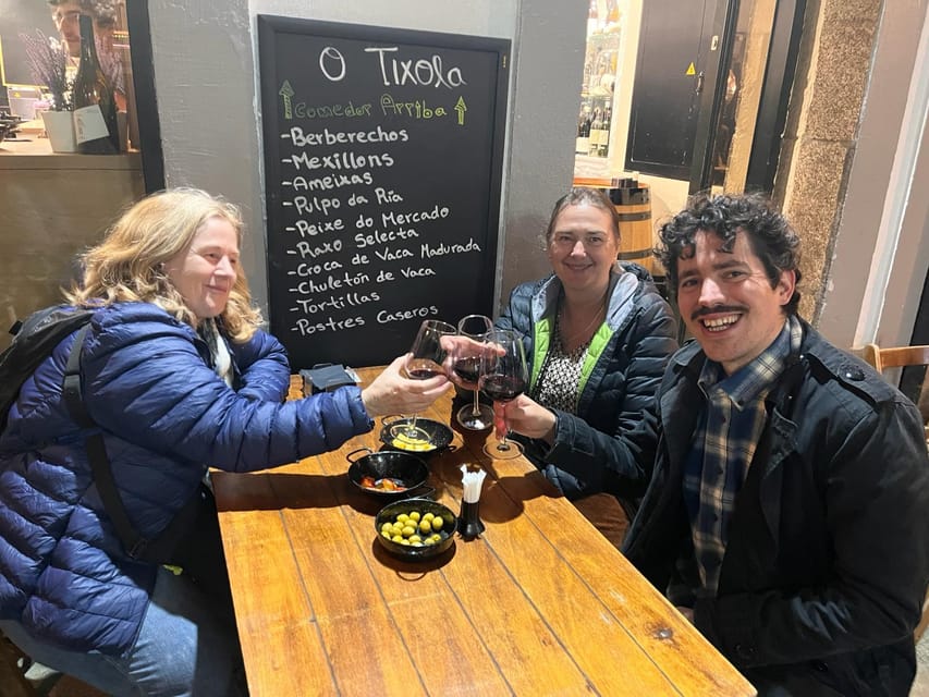 Santiago: Guided Foodie Tour with Drinks, Tapas & Live Music - The music finish depends on the day