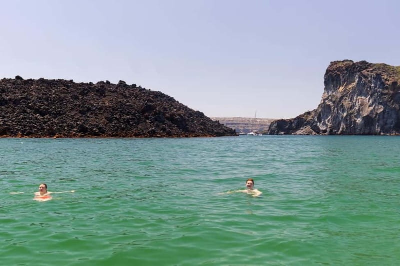 Santorini: Catamaran Cruise with Fresh Meal & Open Bar - Red Beach and the return to Vlychada