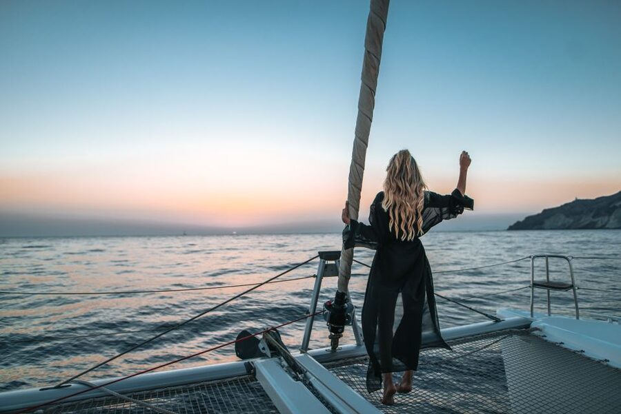 Santorini: Catamaran Cruise with Meal & Open Bar - Red Beach, White Beach, and the first swim