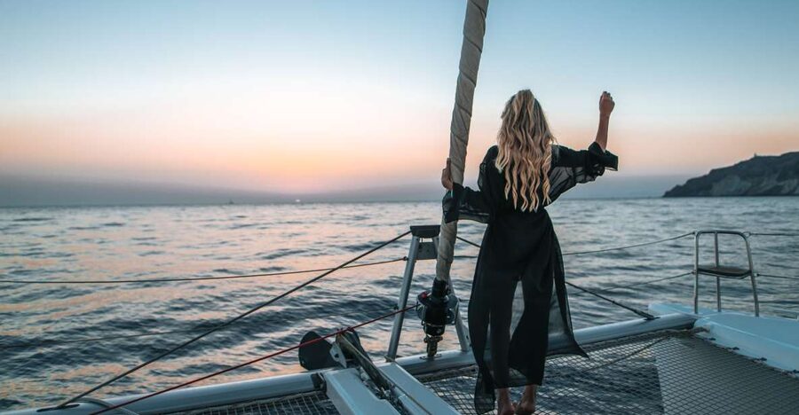 Santorini: Catamaran Cruise with Meal & Open Bar - The sunset finish