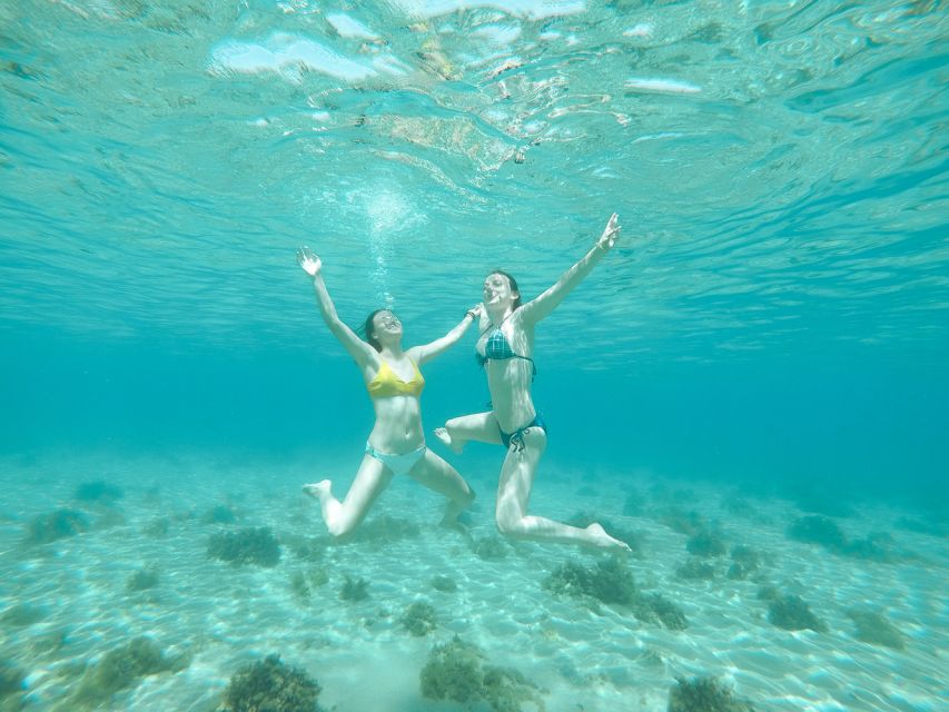 Santorini: Day Cruise with Meal & Open Bar - Group size, comfort, and sea conditions