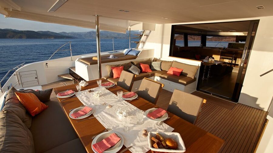 Santorini: Luxurious Catamaran Cruise with Meal & Open Bar - Why Santorini Looks Best From the Sea
