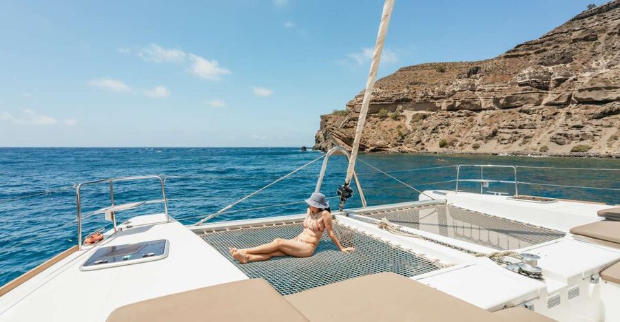 Santorini: Luxury Catamaran Day Trip with Meal and Open Bar - Why the Santorini caldera looks best from a catamaran