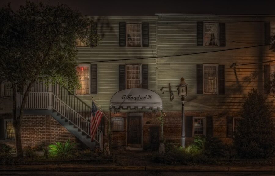 Savannah: Haunted Pub Crawl - Factor’s Walk and the strongest spooky setting