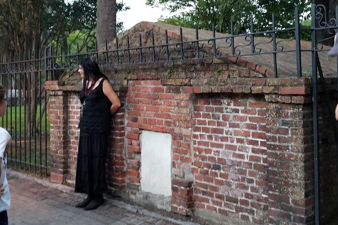 Savannah Haunted Pub Crawl Walking Tour - The Marshall House and Civil War-era stories