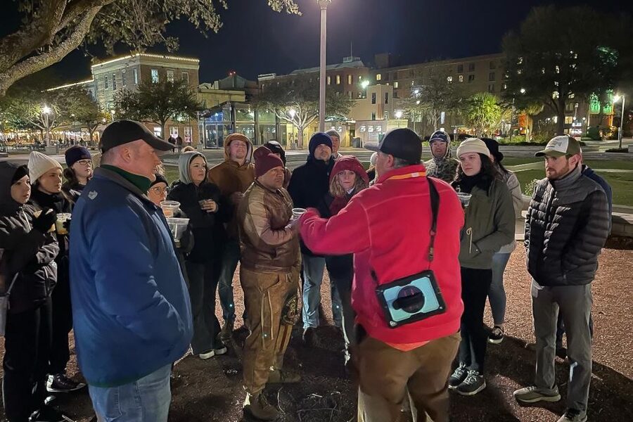Savannah: Historical Pub Crawl Tour with Drinks Included - The final stop at Chippewa Square