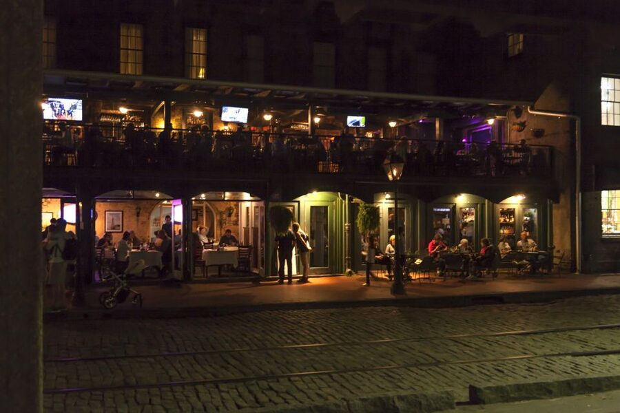 Savannah: Midnight in the Garden Walking Tour and Pub Crawl - The value of $35 for two hours