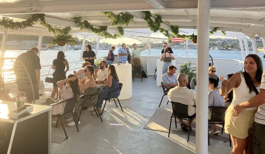 Seattle: Lake Union Happy Hour Cruise - Why Lake Union makes a better happy hour setting
