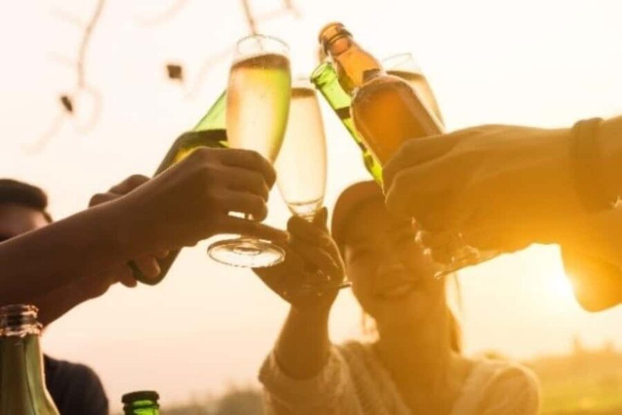 Seattle: Lake Union Happy Hour Cruise - Drinks, hummus, and the real cost