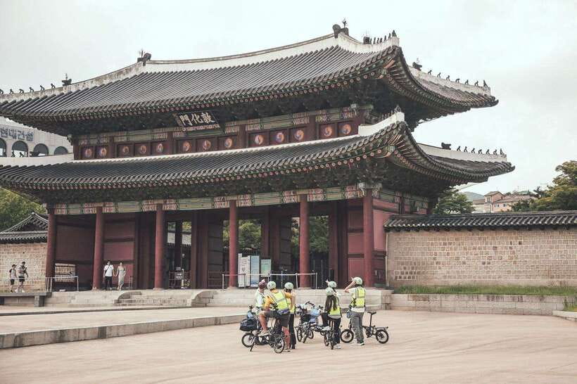 Seoul: Afternoon Ebike tour and "Happy Hour" food and drinks - What guides such as Vincent add