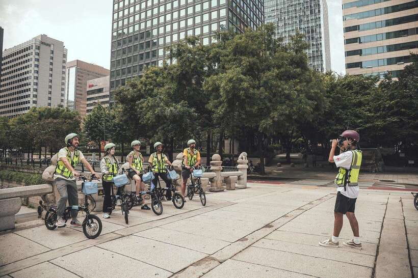Seoul: Afternoon Ebike tour and "Happy Hour" food and drinks - Cheonggyecheon and Berlin Square