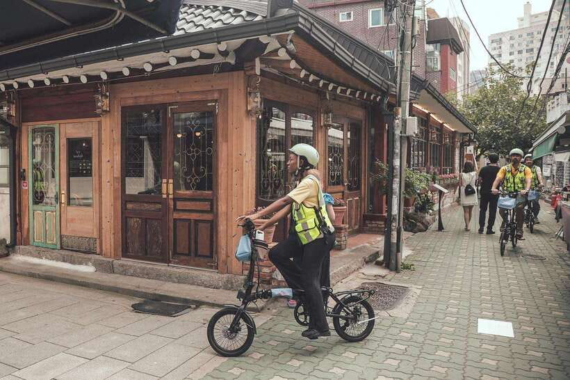 Seoul: Afternoon Ebike tour and "Happy Hour" food and drinks - Insadong Culture Street and the ride back