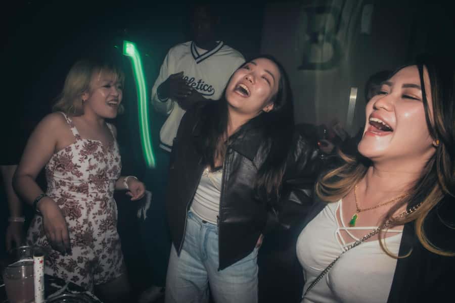 Seoul: Premium Pub Crawl with Open Bottles - Dress rules are simple but firm