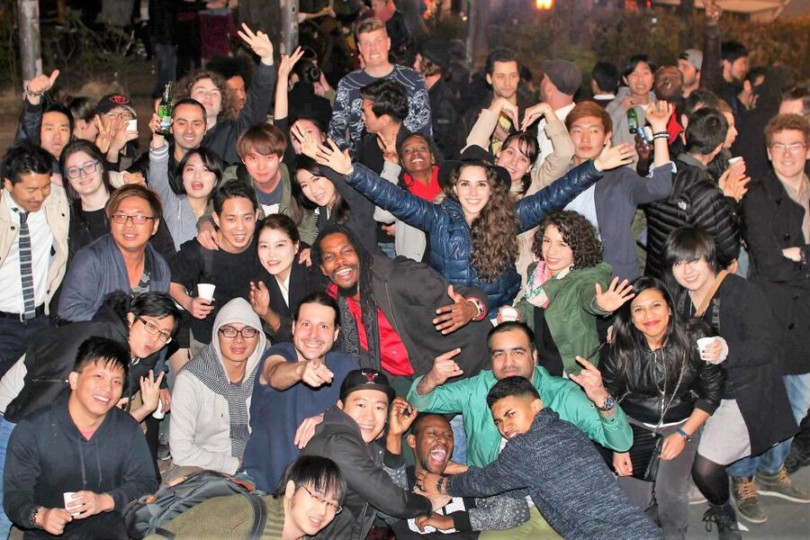 Seoul: Pub Crawl - Hongdae or Itaewon changes the feel
