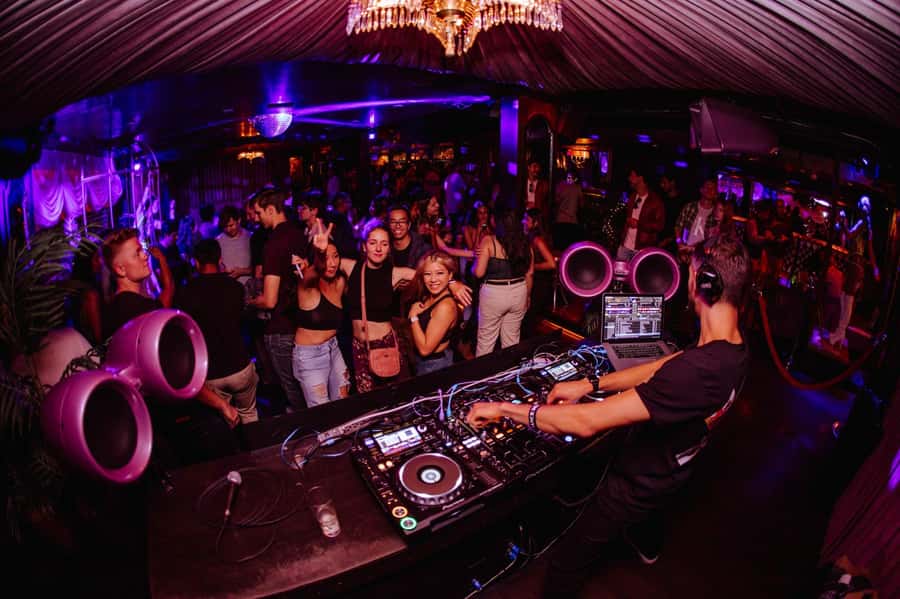 SF Pub Crawl and Clubbing Experience - The final nightclub and Hawthorn Club warning