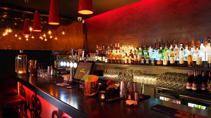 Shanghai bar hopping tour in the former french concession - Staying comfortable and safe during the crawl