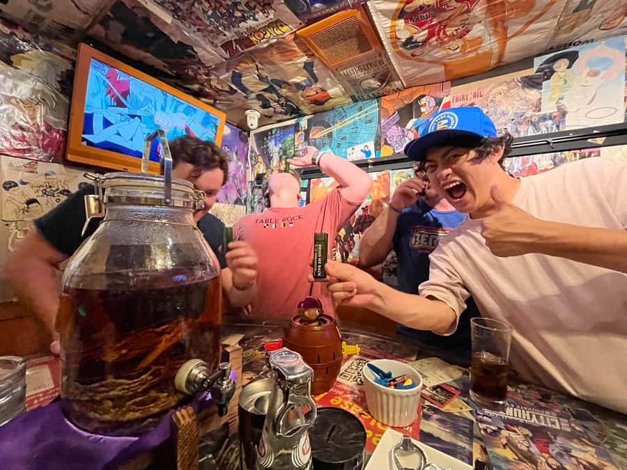 Shinjuku: bar hopping night tour at Japanese Izakaya - Golden Gai and its tiny drinking rooms