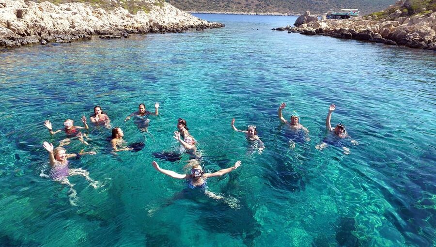 Side: Dolphin Island Boat Trip with Lunch & Unlimited Drinks - Key points at a glance