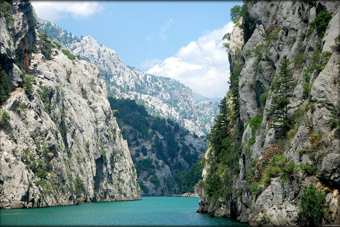 Side Green Canyon Boat Trip With Unlimited Drinks And Lunch - Drinks, music, and the feel onboard