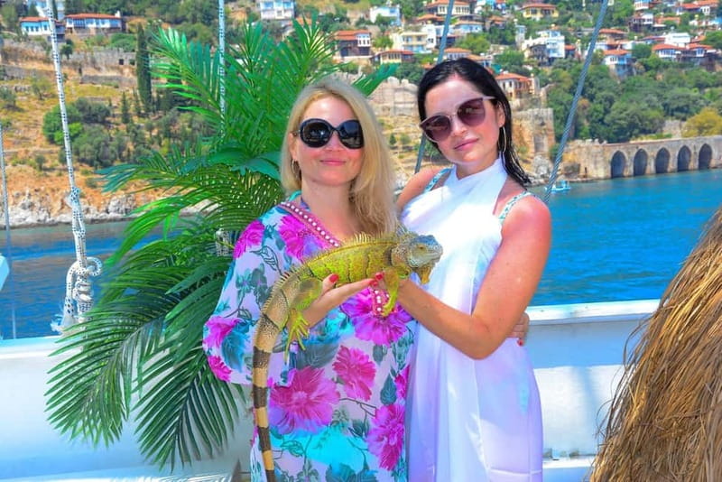 Side to Alanya Boat Tour with Soft Drinks & Cleopatra View - Seeing Alanya from a pirate ship