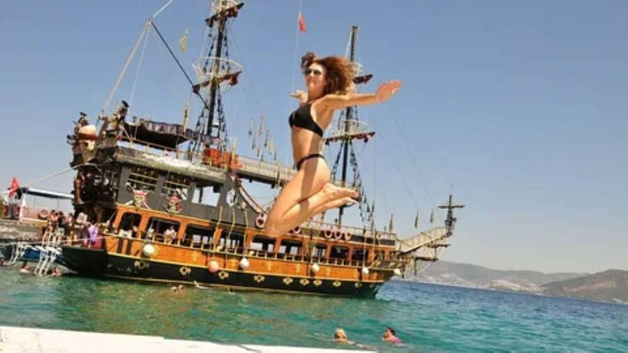 Side to Alanya Boat Tour with Soft Drinks & Cleopatra View - Swimming, lunch, and onboard entertainment