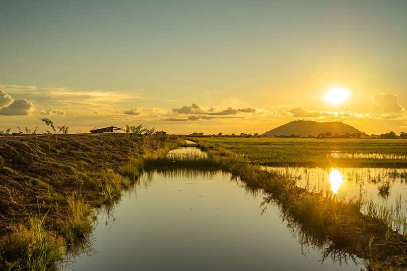 Siem Reap: Countryside Sunset Jeep Tour / SUV Available - Leaving Siem Reap by open-air jeep