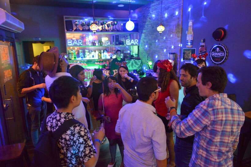 Singapore Pub Crawl - Party like a Local - The final club and VIP entry
