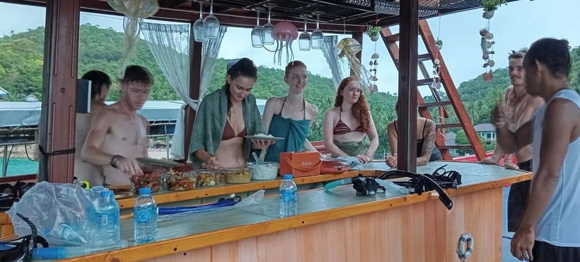 Snorkeling Tour with meals and BBQs - Cocktail - Sunset⭐⭐⭐⭐⭐ - Pickup, the boat, and the seven-hour rhythm