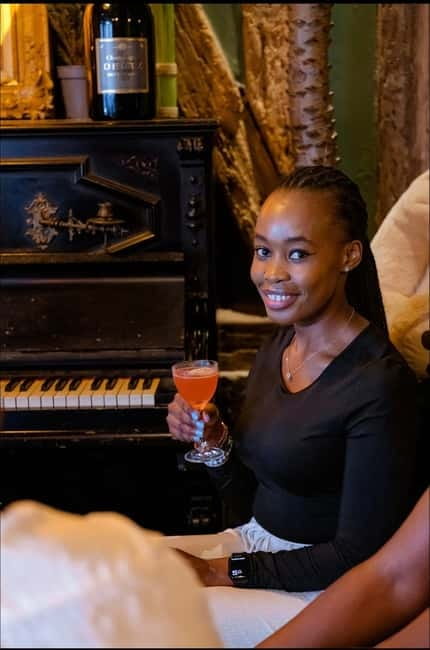 Solo travelers Meetup:A cultural stroll,Drinks & socializing - Food, drinks, and the second half of the route