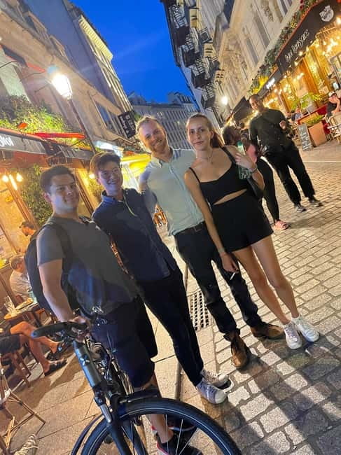 Solo travelers Meetup:A cultural stroll,Drinks & socializing - Who will enjoy this, and who should skip it
