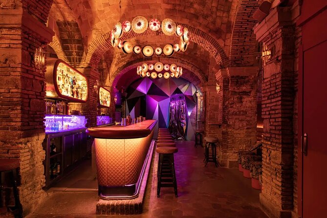 Speakeasy Bar Tour & VIP Nightclub - Flaherty’s Irish Pub gets the group talking