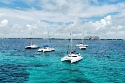 Splendid Isla Mujeres Catamaran: drinks and fun all day!