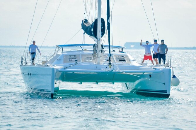 Splendid Isla Mujeres Catamaran: drinks and fun all day! - The return sail turns into a second party