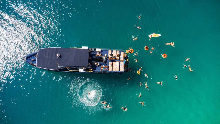Split: Blue Lagoon 3 Islands All-Inclusive Cruise with Lunch - What the onboard food and drinks really include