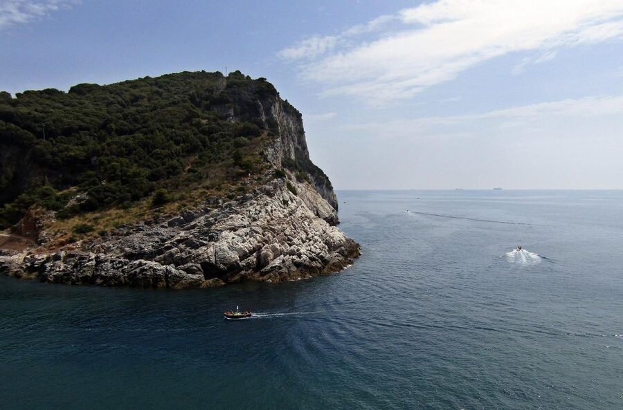 Sunset Boat Tour with drinks and Snacks - Entering the Portovenere canal