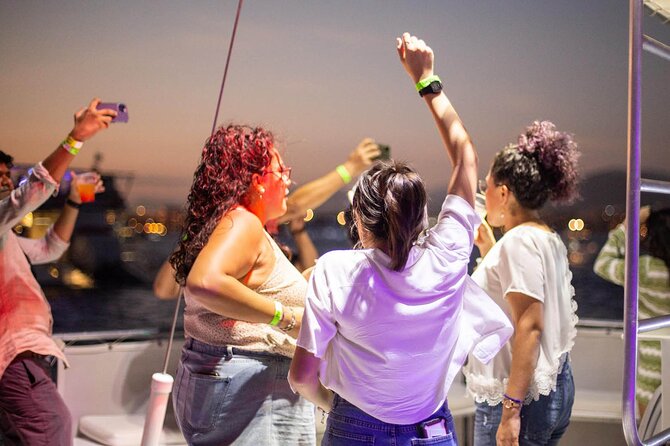 Sunset Party Cruise in Los Cabos - How the group size shapes the experience