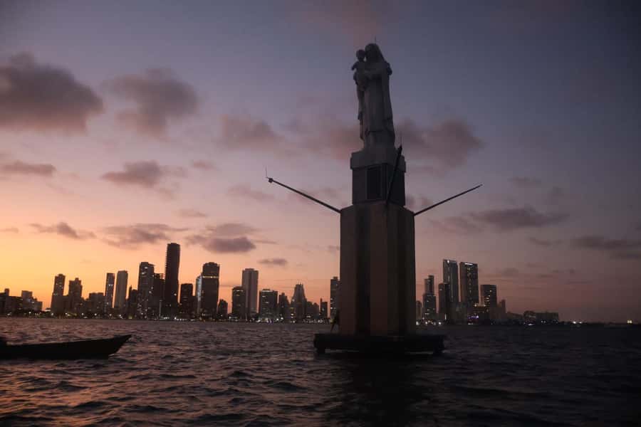 Sunset Party open bar on the bay while sharing with locals - What the open bar includes