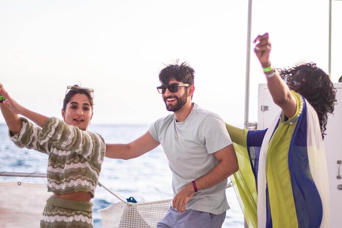 Sunset Sail Party Cruise on the Pez Gato - Group size, age rules, and the feel onboard