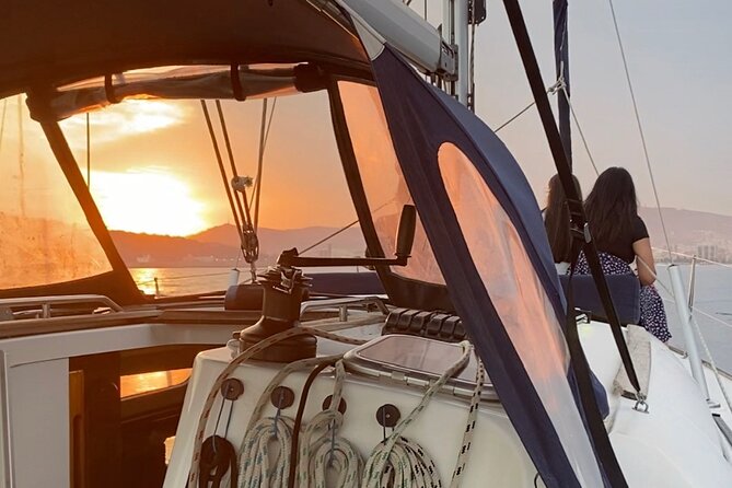 Sunset Sailboat Tour along the Coast with Open Bar - What the sailing is really like