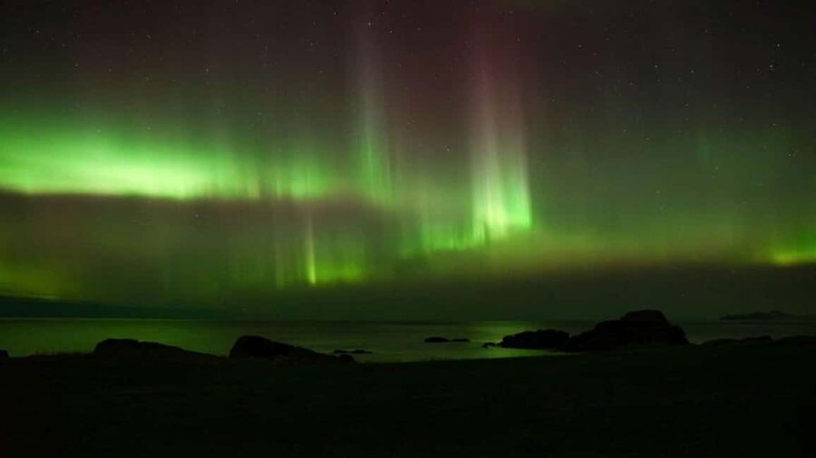 Svolvær: Northern Lights Tour with Hot Drinks & Photos - Chasing clear skies after dark