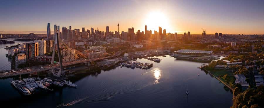 Sydney Fish Market: Tide to Table Seafood Tour with Drink - Following the catch toward the auction floor