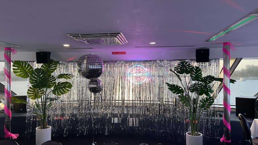 Sydney: Retro Party Cruise in Sydney Harbour with Snacks - Key points to know before booking