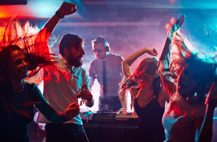 Sydney: Retro Party Cruise in Sydney Harbour with Snacks - The music and dress-up factor