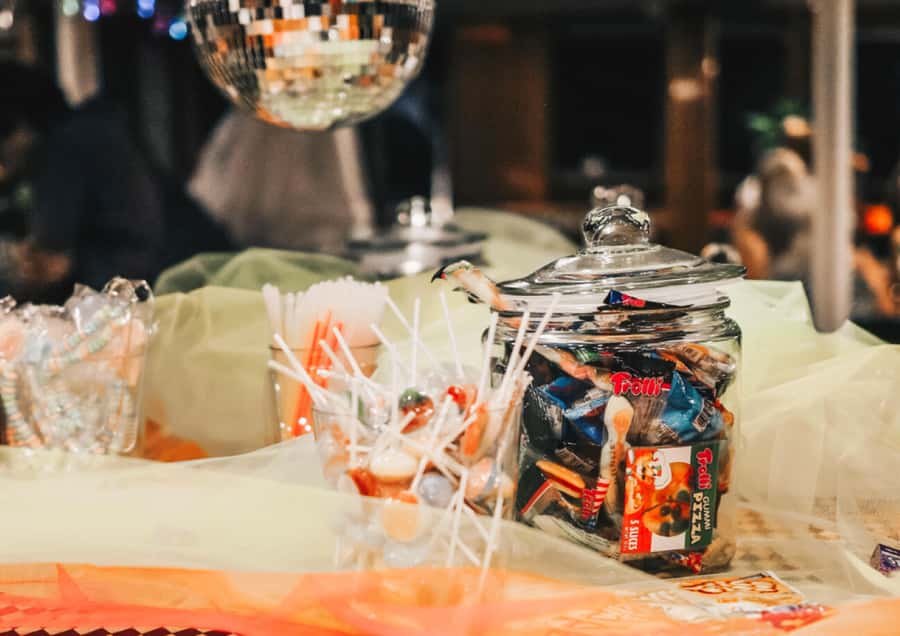 Sydney: Retro Party Cruise in Sydney Harbour with Snacks - Finding the right wharf at Darling Harbour